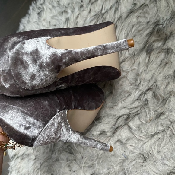 Public Desire velvet grey pointed toe pumps size 4 uk with a 4” heel - Picture 6 of 6